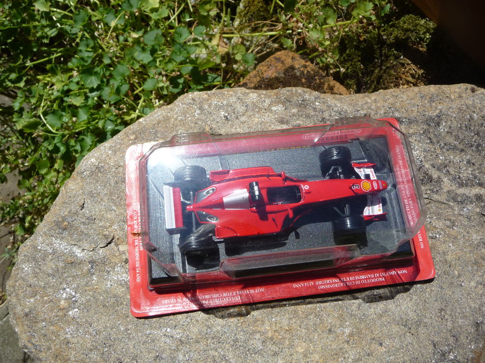 voiture toute rouge+++++ Jeux / jouets