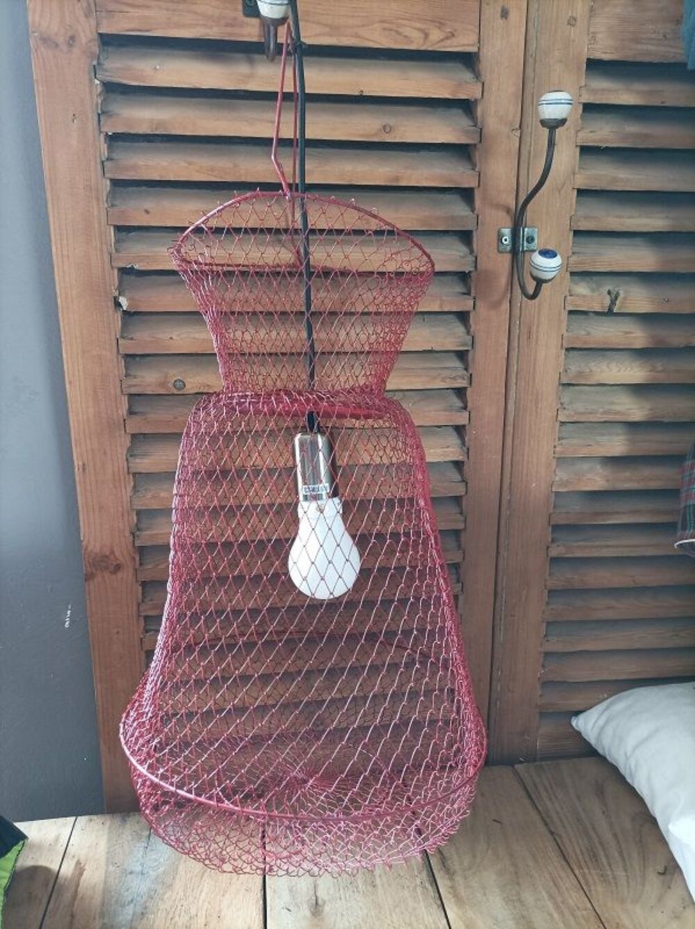 Suspension nasse Panier P&ecirc;che filet m&eacute;tal rouge dp 0823447 Décoration