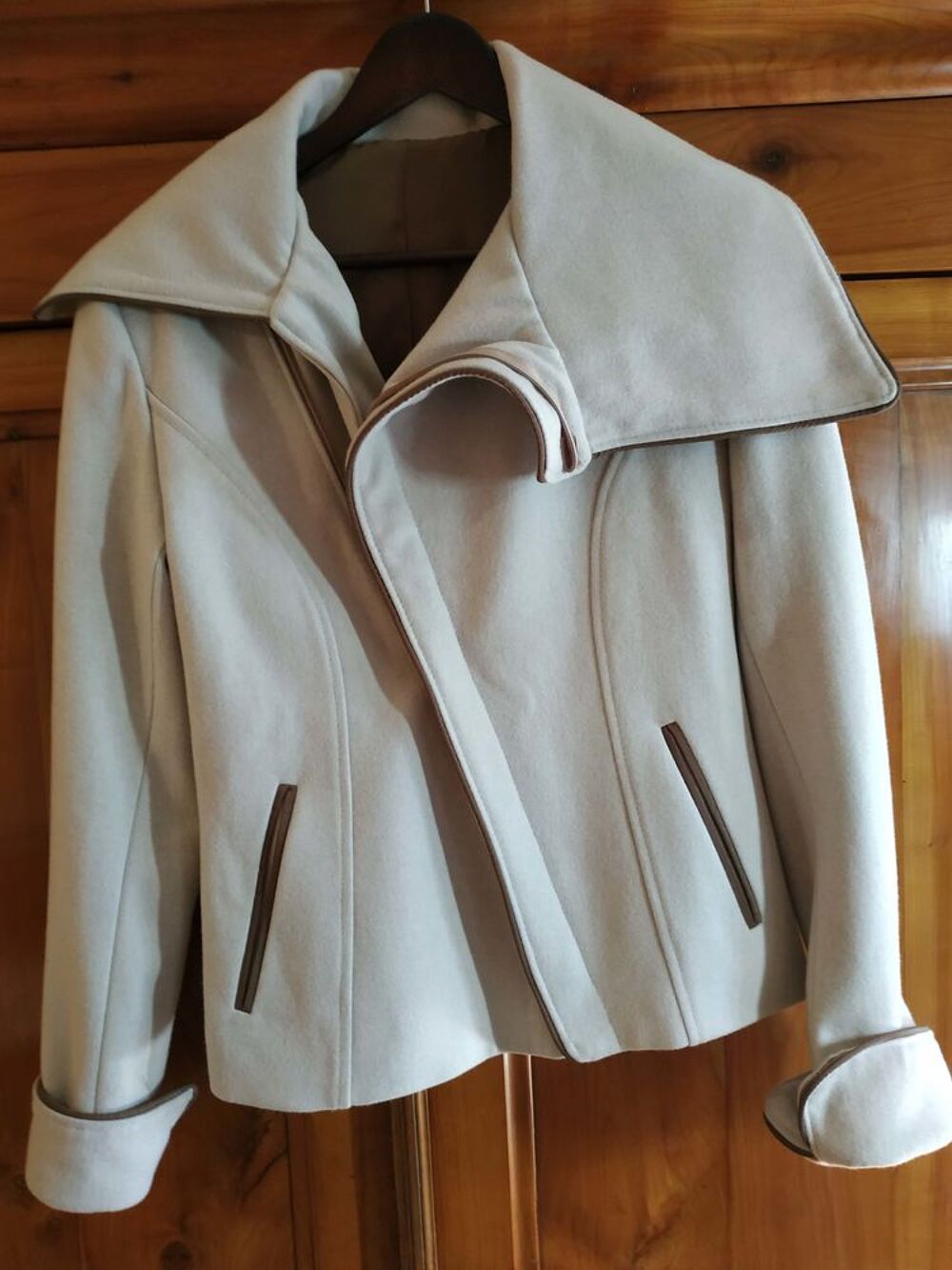 Veste laine blanche neuve, faite sur mesure Vêtements