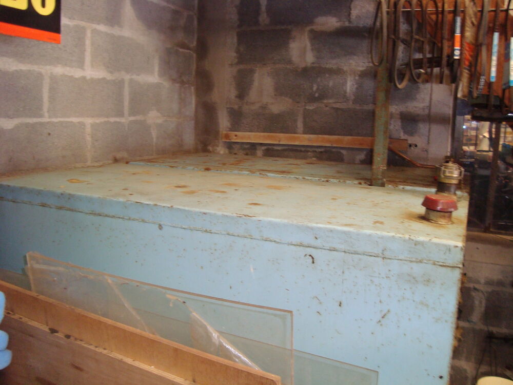 DEUX CUVES A FIOUL EN FER SUR PIED MARQUE SUPRA 
Bricolage