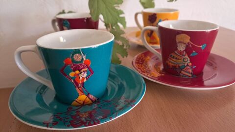 Lot de tasses à café éthniques. 5 Viviers-du-Lac (73)