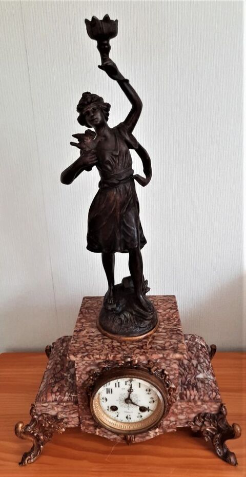 BELLE PENDULE ART NOUVEAU en r�gule � patine bronze. 125 �chillais (17)