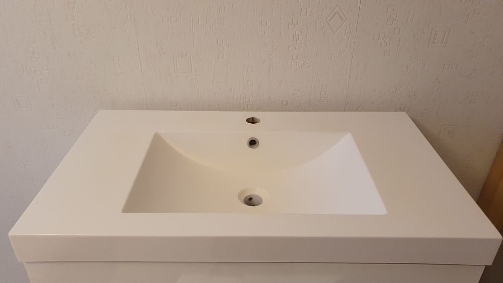 Vasque de salle de bain en r&eacute;sine et son Meuble Bricolage