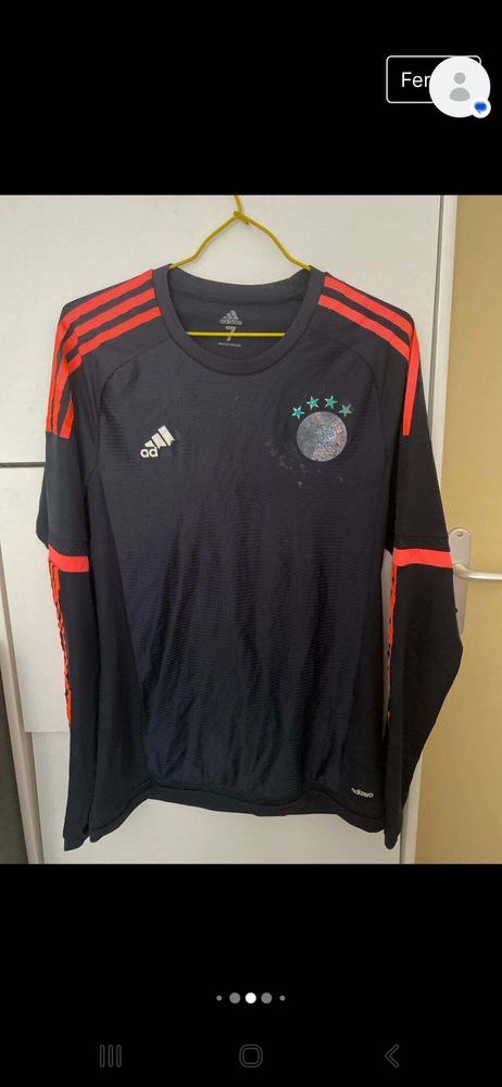 MAILLOT DE FOOTBALL VINTAGE. 
Vêtements
