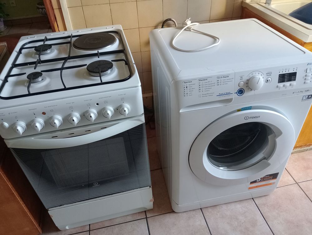 de diff&eacute;rents meubles : Meubles