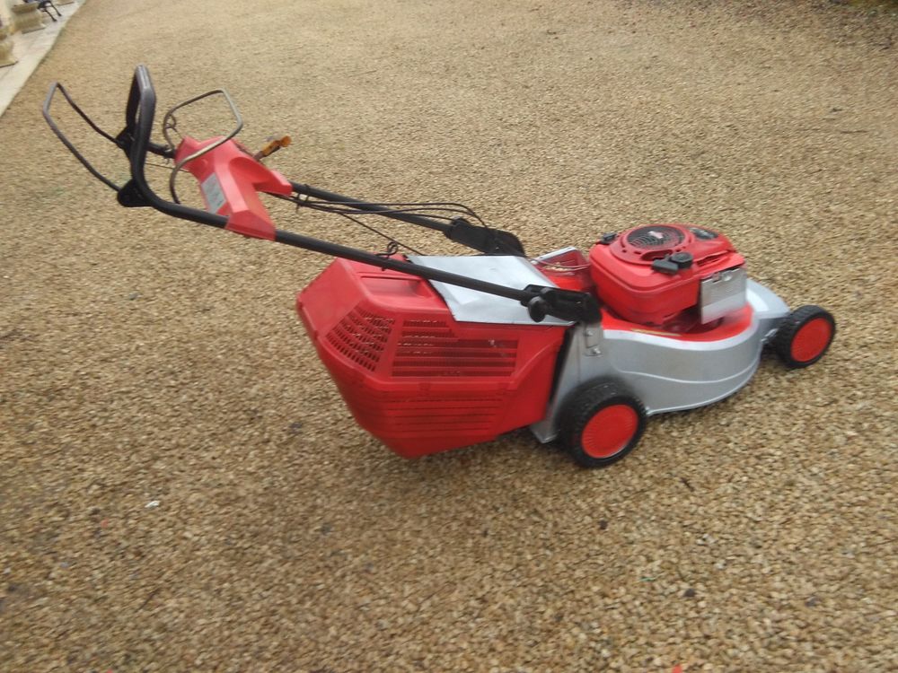 tondeuse &agrave; gazon tract&egrave;e sworn Jardin
