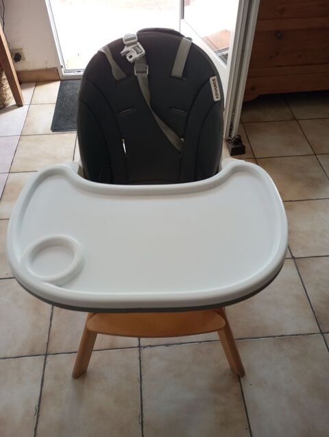 chaise haute b�b� Toulon (83)