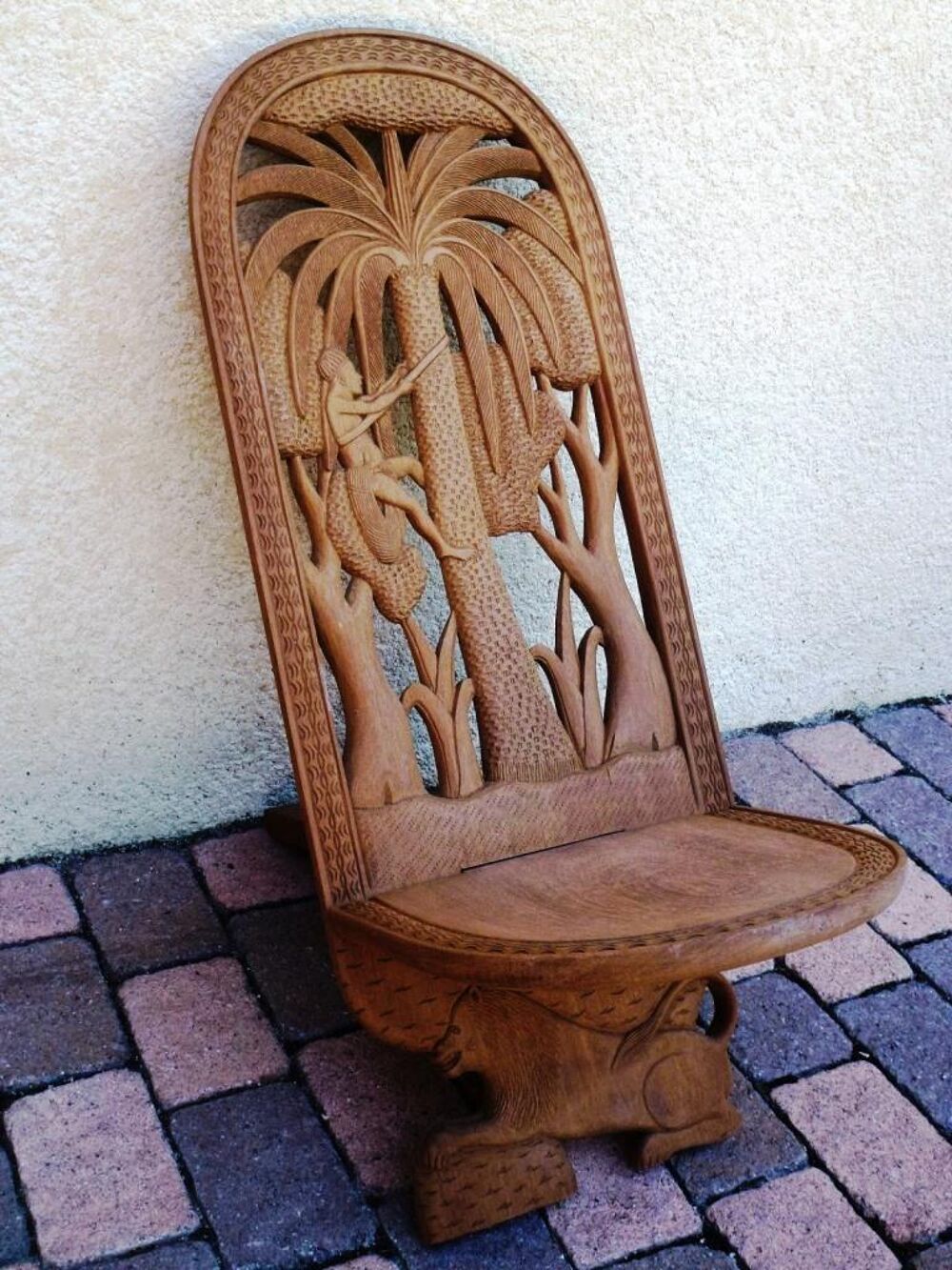 Chaise neuve en bois exotique sculpt&eacute; Meubles