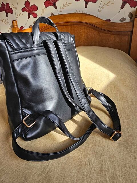 Sac+� +main+� +dos+Neuve. 10 Morhange (57)