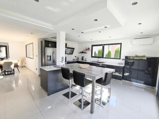 Villa à vendre 5 pièces 6300 m²