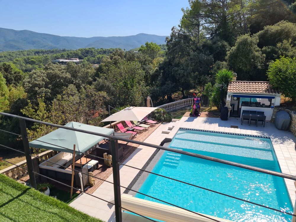 Vente Maison Maison de 7 pièces ? 250 m² + 150m² de dépendances Pignans