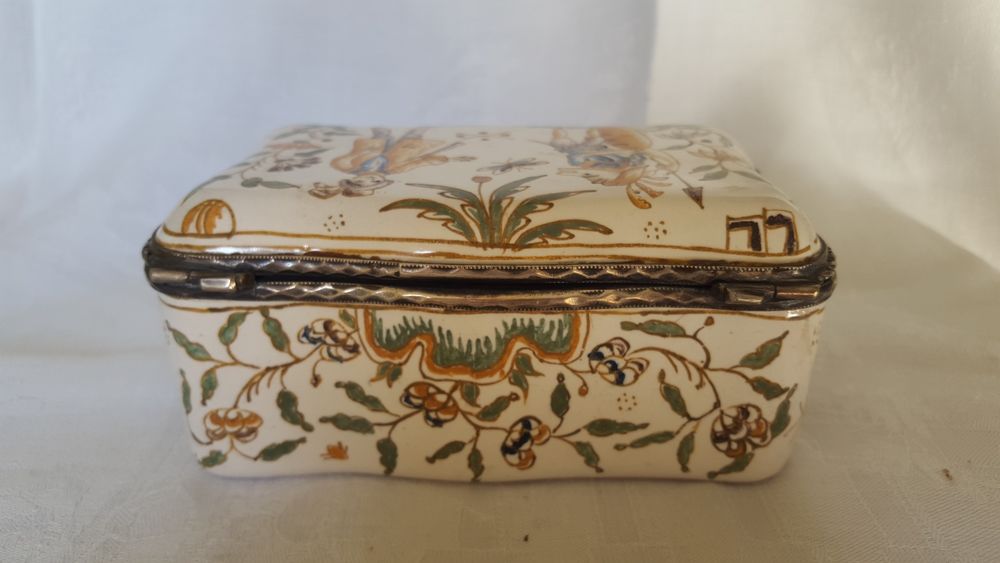 COFFRET ANCIEN EN FAIENCE 