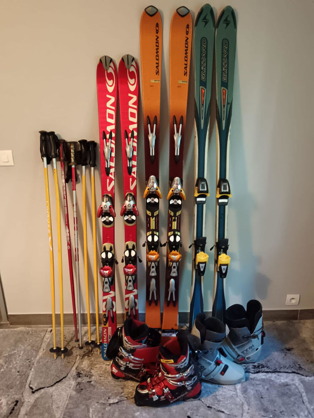 Lot complet de skis, chaussures et b&acirc;tons - SALOMON / BLIZZA Sports