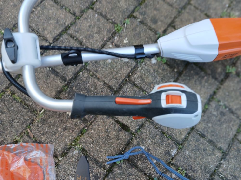DEBROUISSAILLEUSE A BATTERIE Bricolage