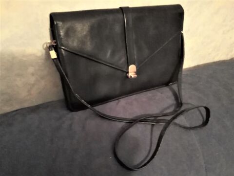 Pochette Femme cuir  20 Saint-M�dard-en-Jalles (33)