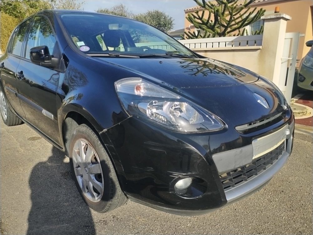 Clio III 1.2 16V 75 TomTom Live 2012 occasion 85440 Saint-Hilaire-la-For&ecirc;t