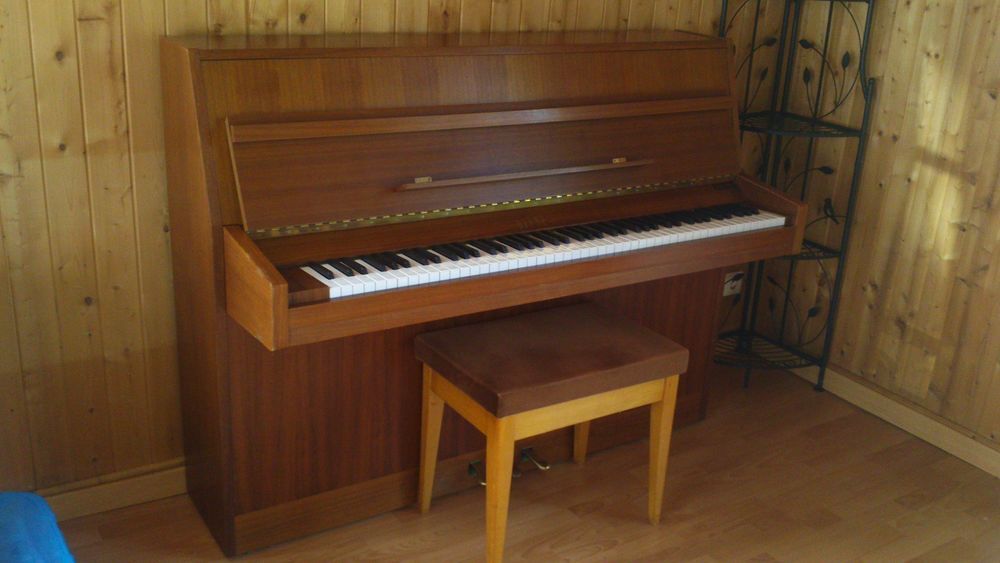 Tabouret de piano velours marron pieds clairs Instruments de musique