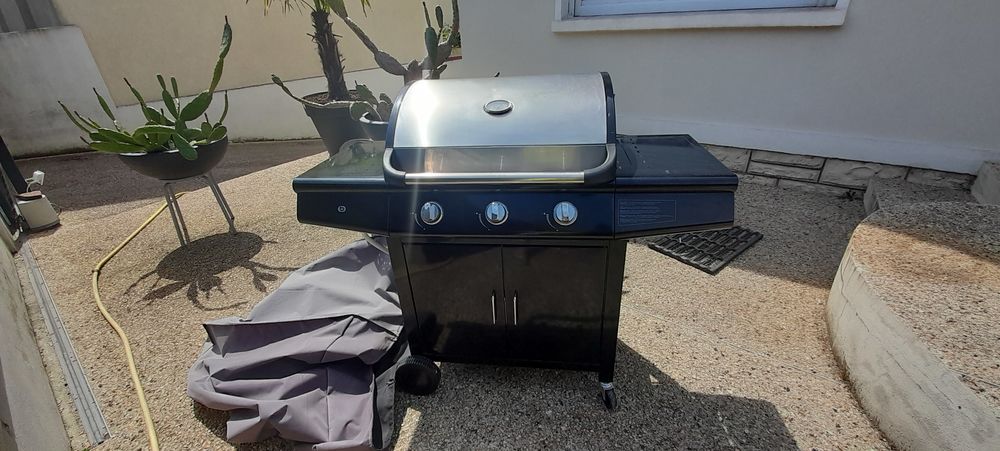 Barbecue &agrave; gaz + plancha Jardin