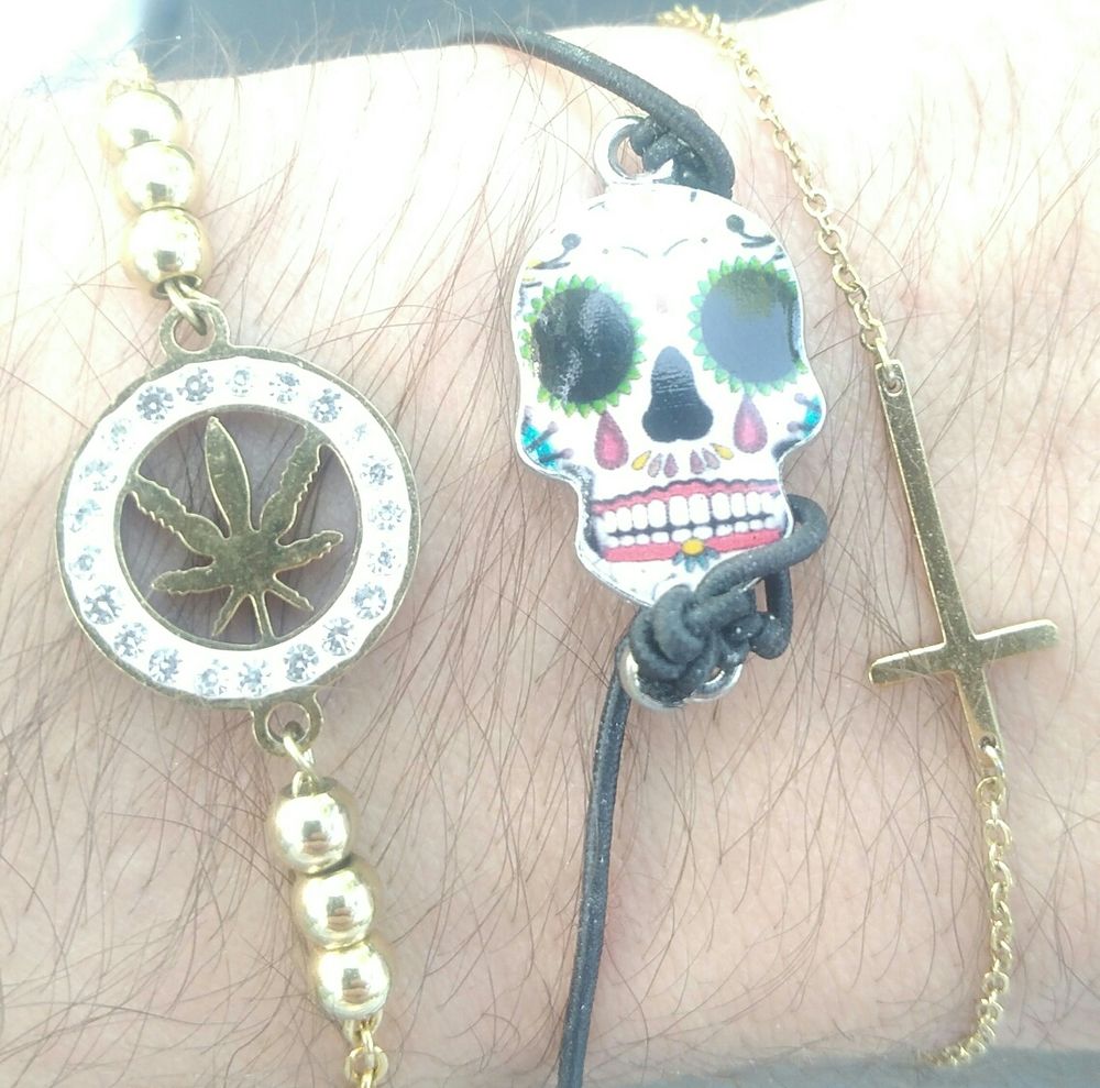 bracelets tout genre (livraison possible) Bijoux et montres