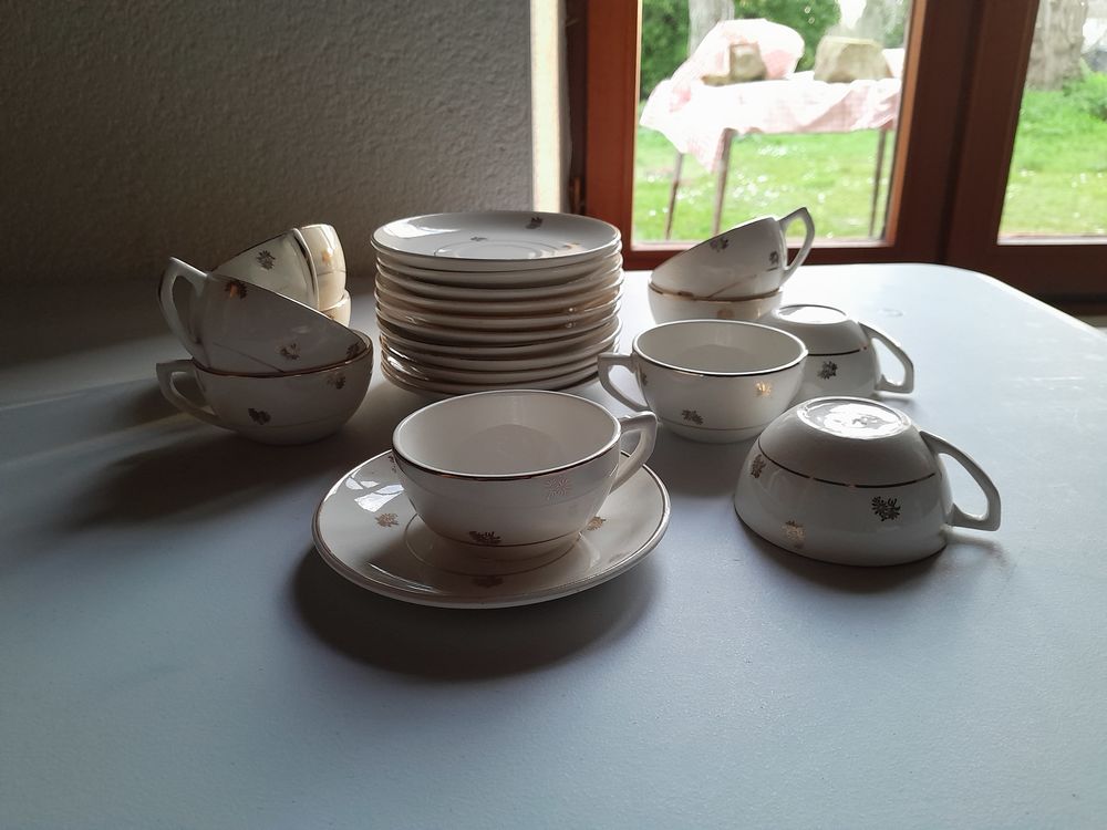Service &agrave; caf&eacute; ancien 12 soucoupes + 10 tasses Décoration