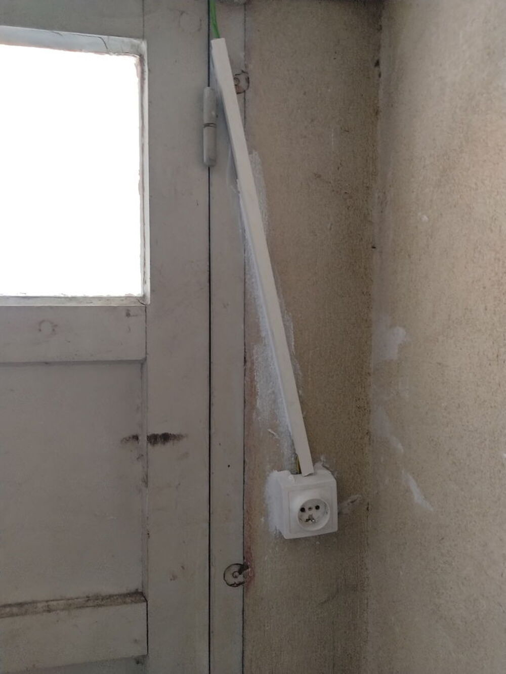 Vente Parking/Garage RARE: Box fermé 14,5m² avec ÉLECTRICITÉ Avignon 19 950 € Avignon