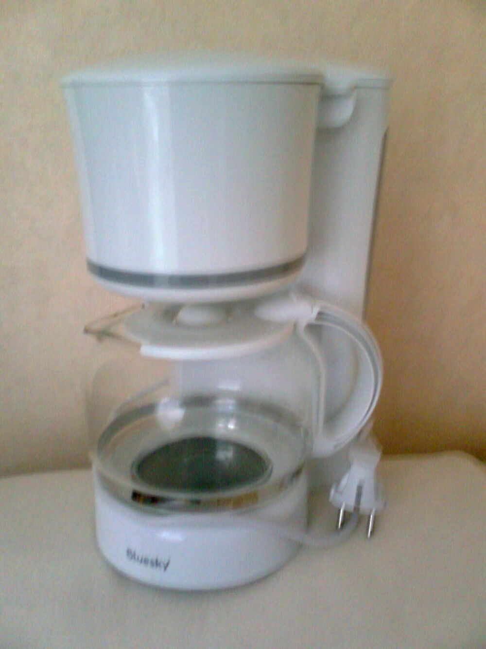 cafeti&egrave;re &eacute;lectrique + tasses + coupes glace Electroménager
