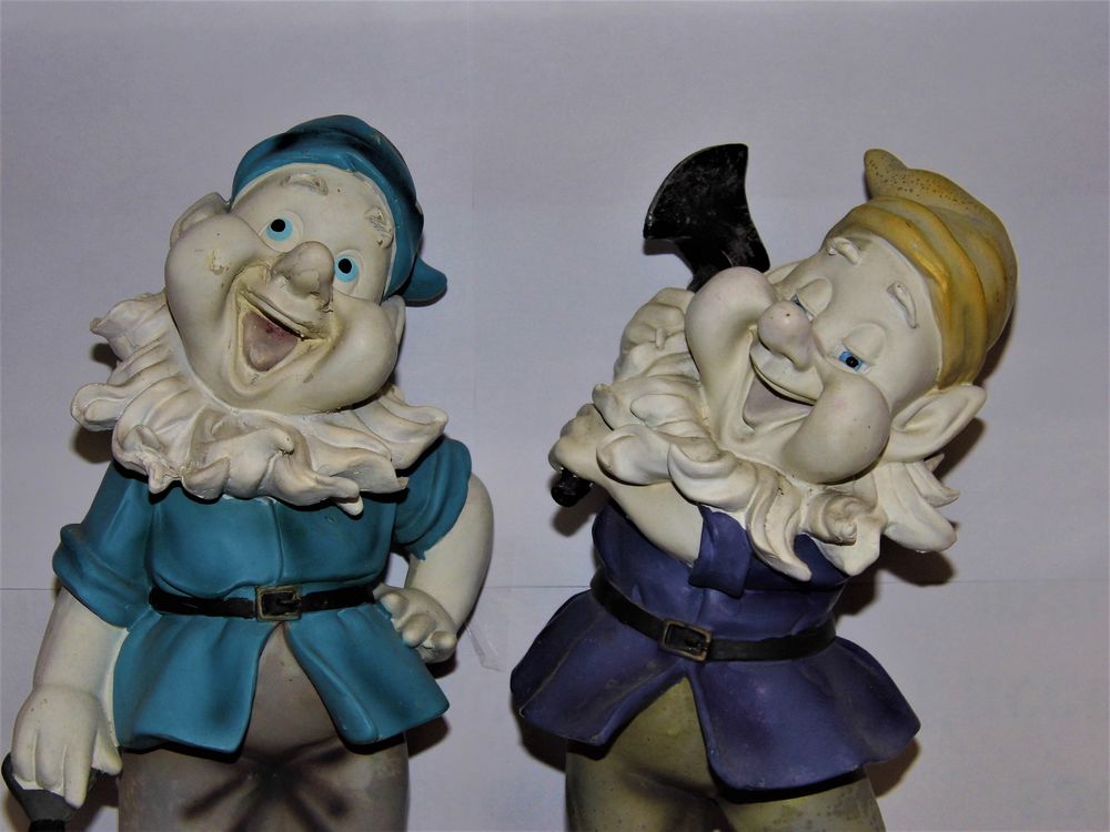 Paire de nains de jardin vintage statues r&eacute;sine num&eacute;rot&eacute;s hache scie Décoration