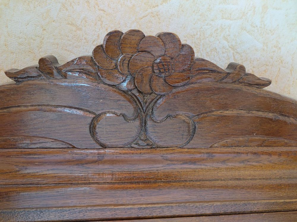 Lit ancien en bois massif sculpt&eacute; &agrave; la main Meubles