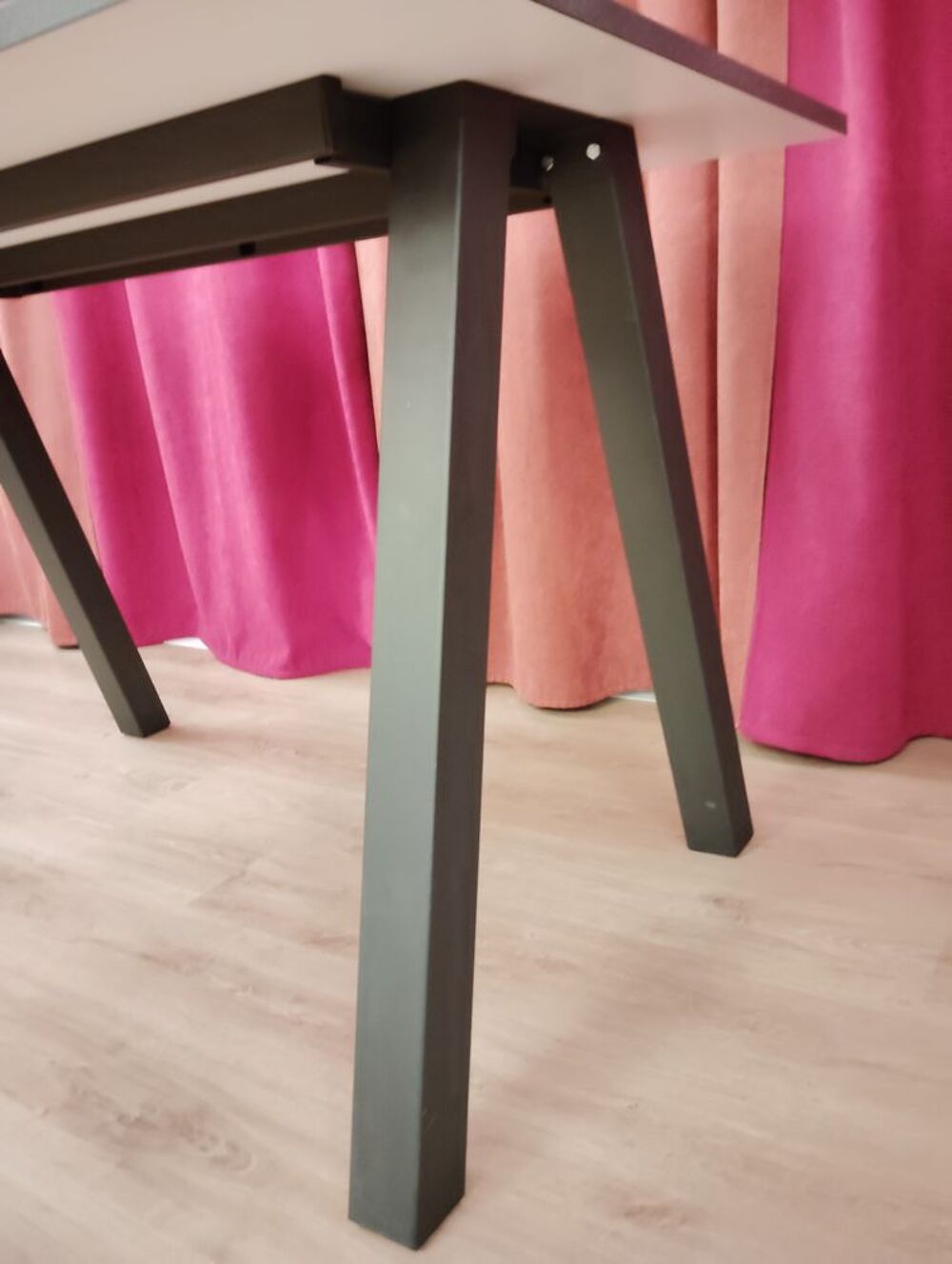 Table haute rectangulaire et 2 chaises hautes Meubles