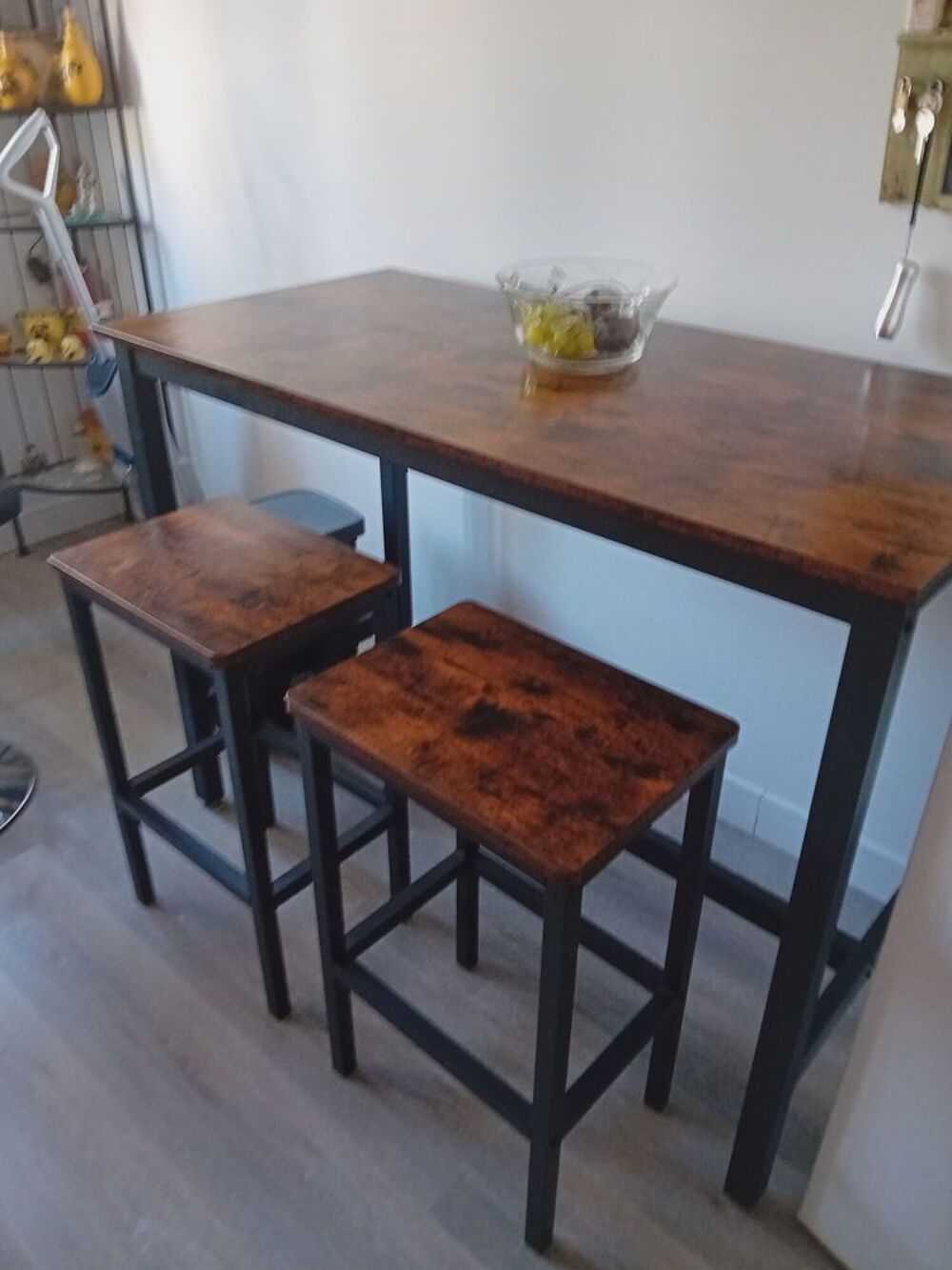 Table de cuisine et 2 tabourets Meubles