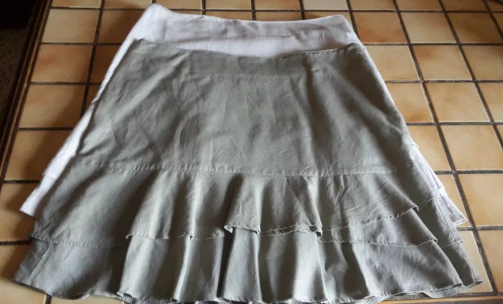 Lot 2 jupes unicolore Vêtements