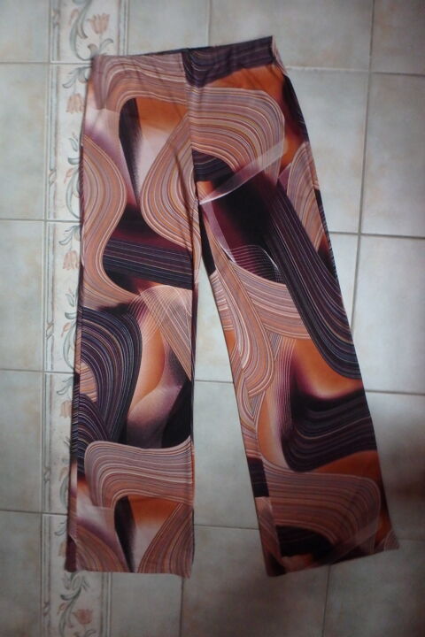 Superbe ensemble Lauren Vidal taille 42/44   85 Colmar (68)
