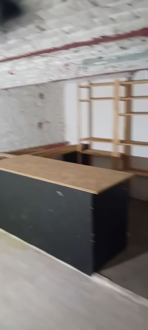   UNE PIECE EN PLUS DE 30 M2 POUR STOCKAGE BUREAU... Appartement - 1 pi�ce(s) - 30 m�