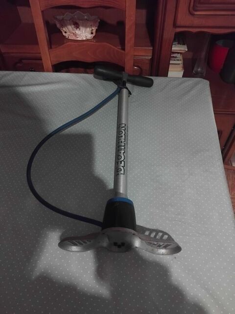 crever pump 7000 décathlon. Herblay (95)