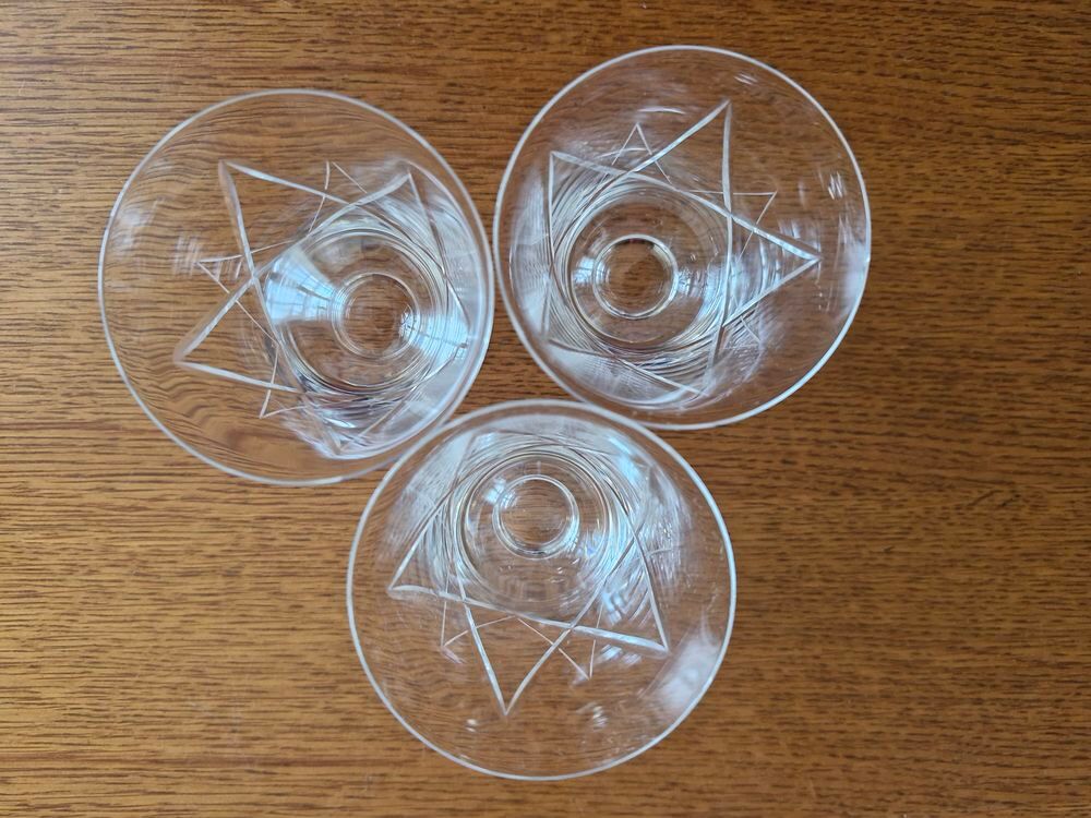 SERVICE VERRES ET CARAFE FINEMENT GRAVES EN CRISTAL VINTAGE Cuisine
