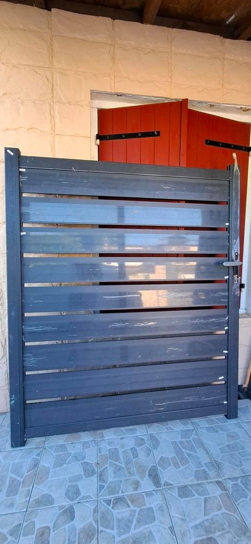 Portail aluminium neuf 3 m x 1,76 m ? jamais pos&eacute; ? 400 € Bricolage