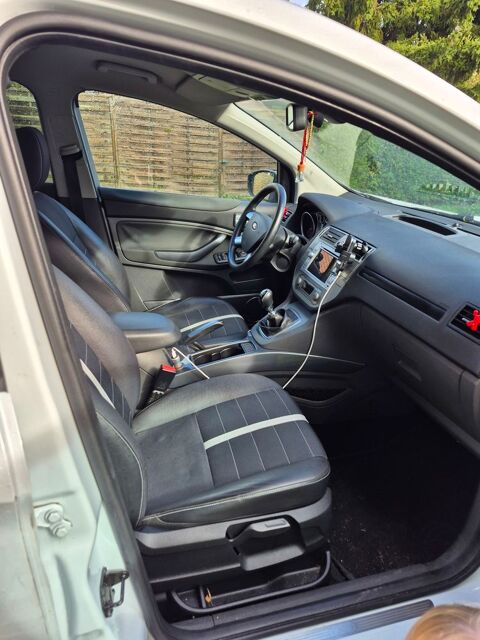 Ford kuga 2.0 TDCi 136 DPF 4x2 Titanium
