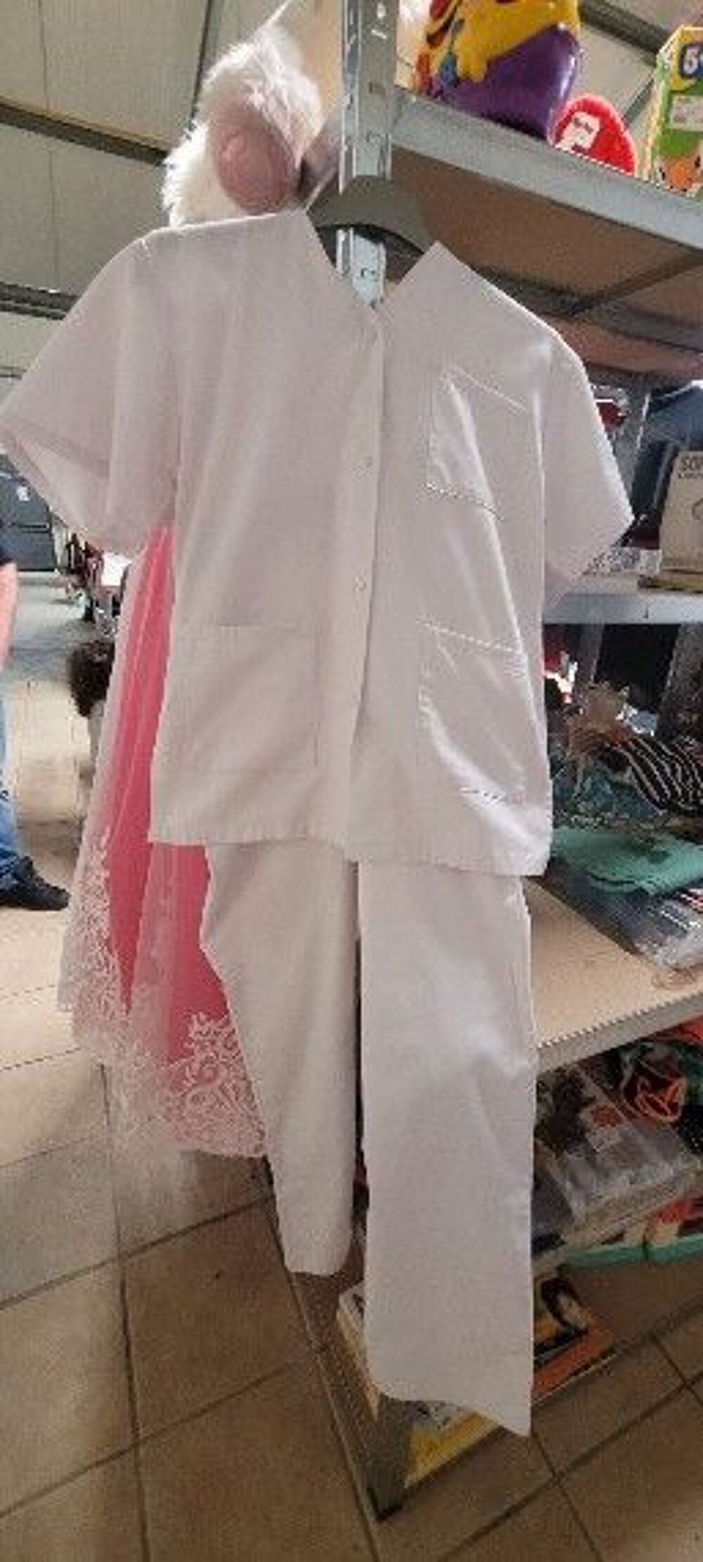 Divers manteaux, doudoune, robes, pull, chaussures, sacs, Vêtements