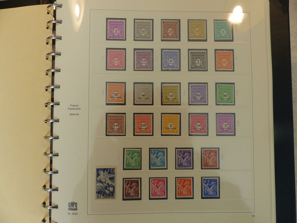 COLLECTION COMPLETE DE TIMBRES NEUFS ** DE 1945 A 1960 