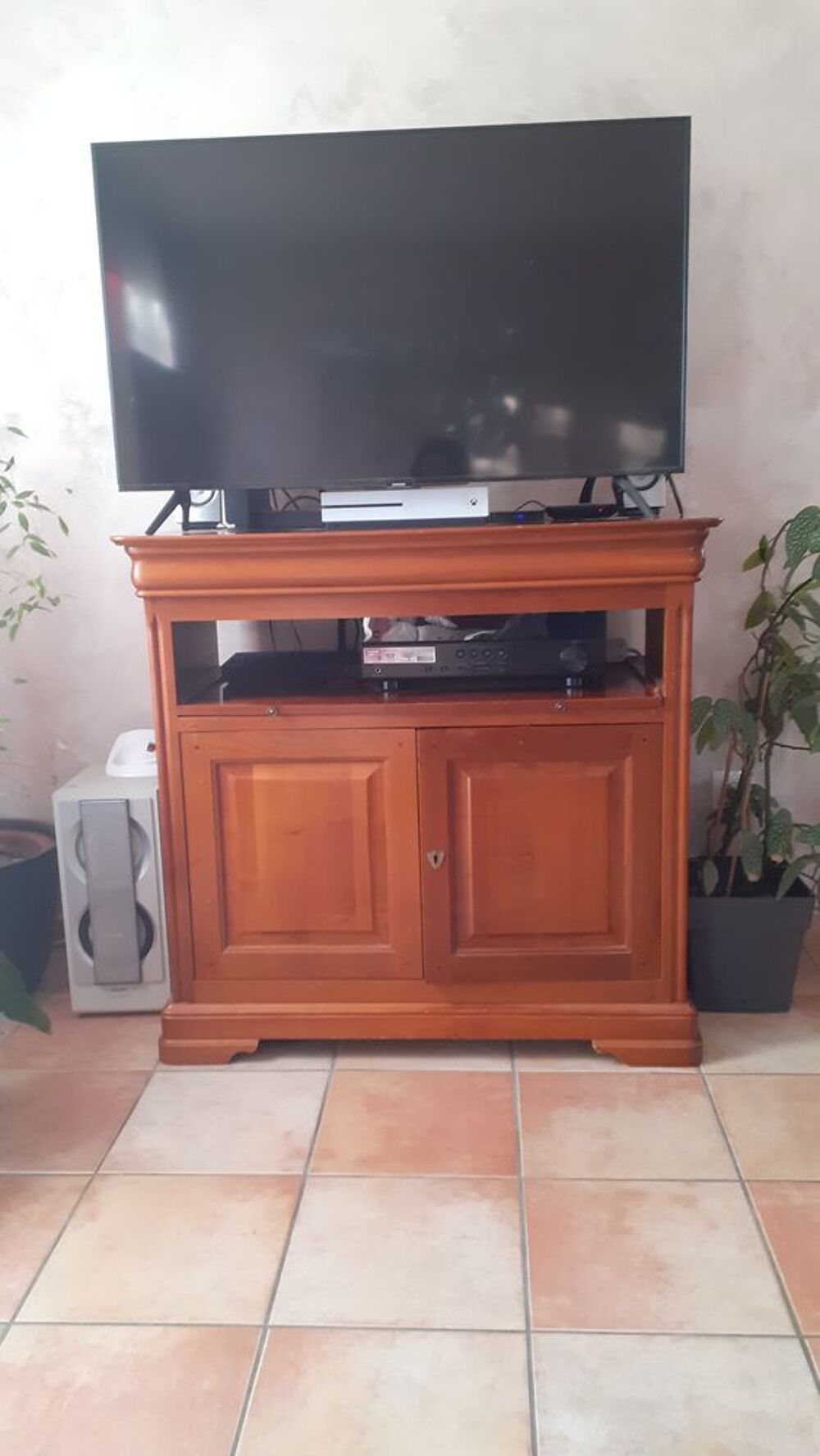 meuble t&eacute;l&eacute; Meubles