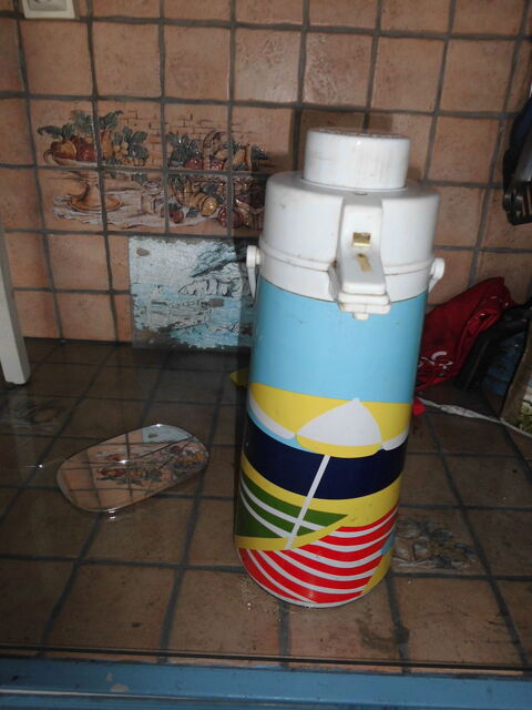 thermos pompe a eau des années 70/80 10 Puget-sur-Argens (83)