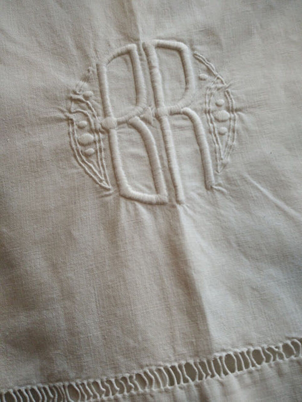 Drap ancien brod&eacute; main Décoration