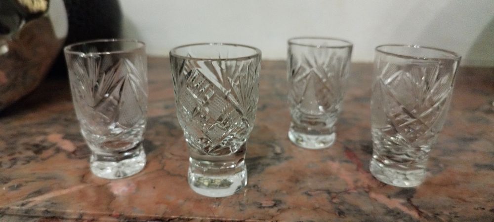 4 petits verres &agrave; liqueur cristal taille polonais Cuisine
