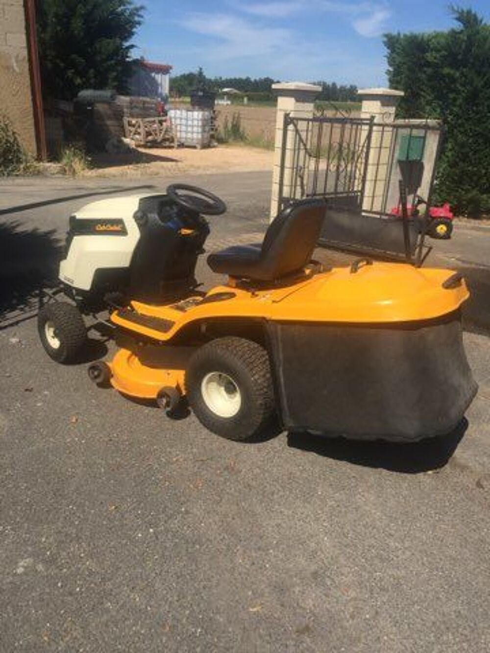 Tondeuse Autoportee CLUB CADET 
Moteur Kawasaki Jardin