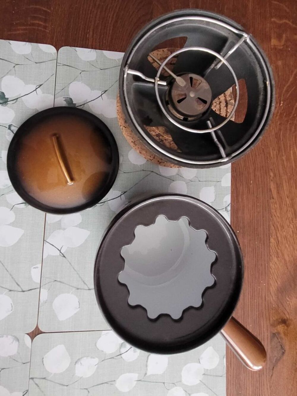 service &agrave; fondue en gr&eacute; Electroménager