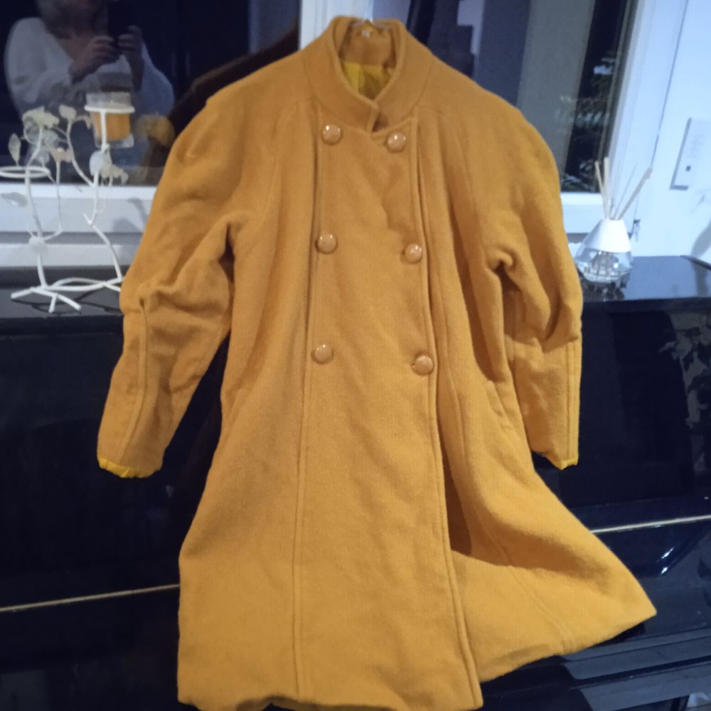 Manteau moutarde pure laine vierge moutarde T 42 fermeture b Vêtements