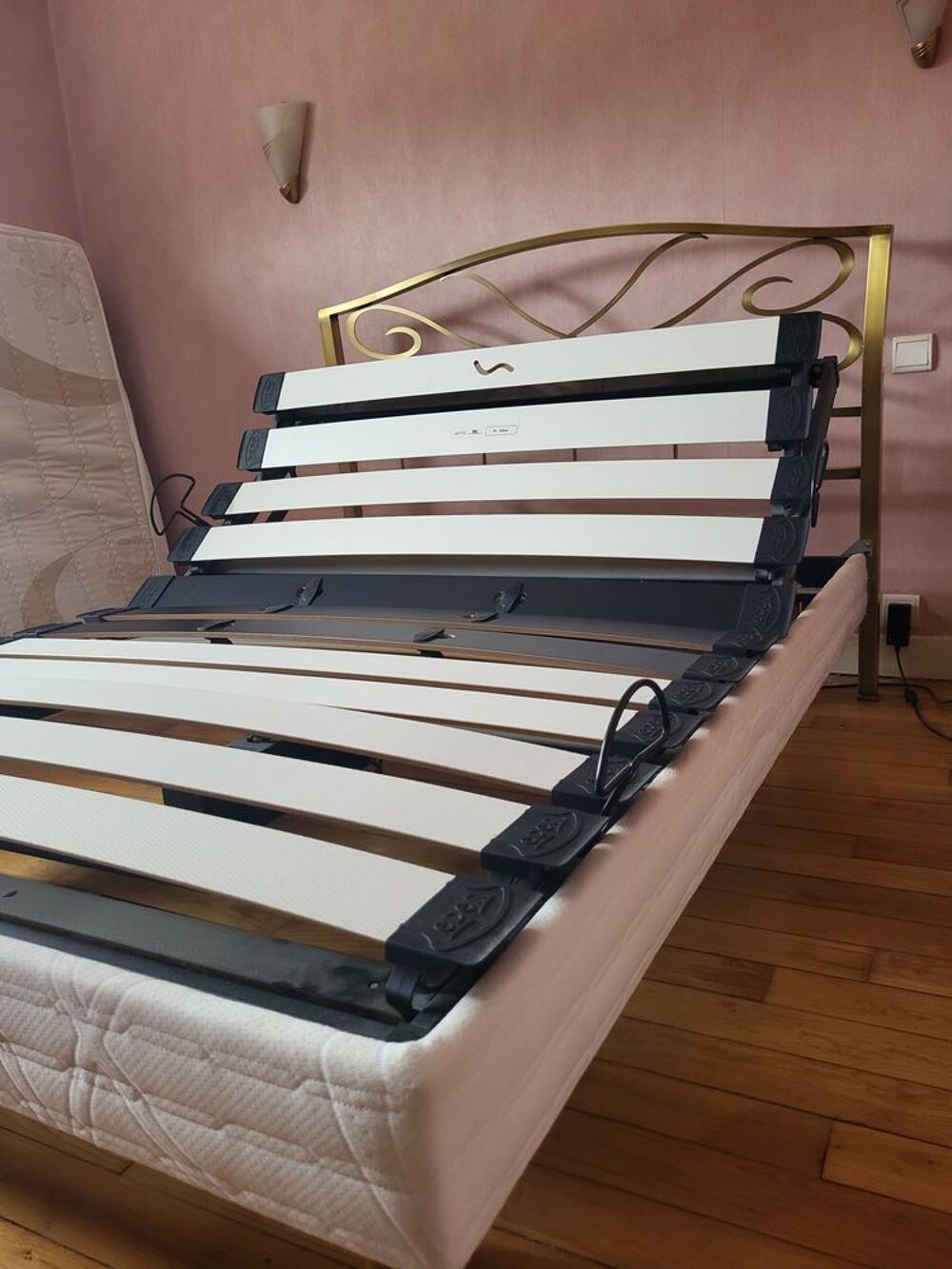 Sommier &eacute;lectrique en 140 Haut de gamme avec t&ecirc;te de lit Meubles