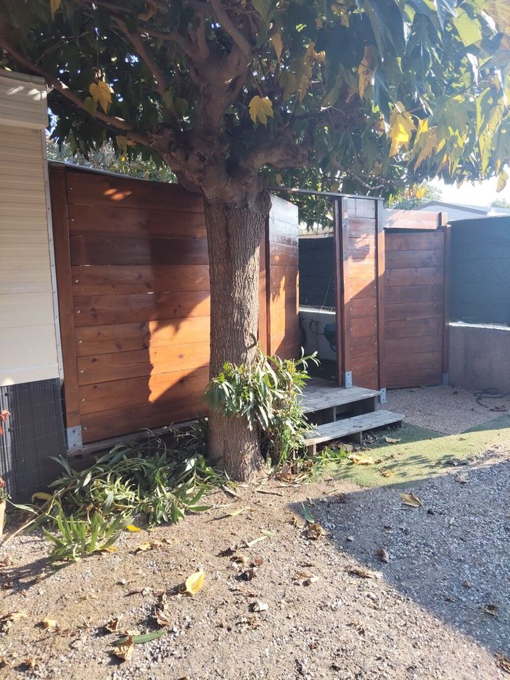 Palissade bois robuste 2 portes. Meubles