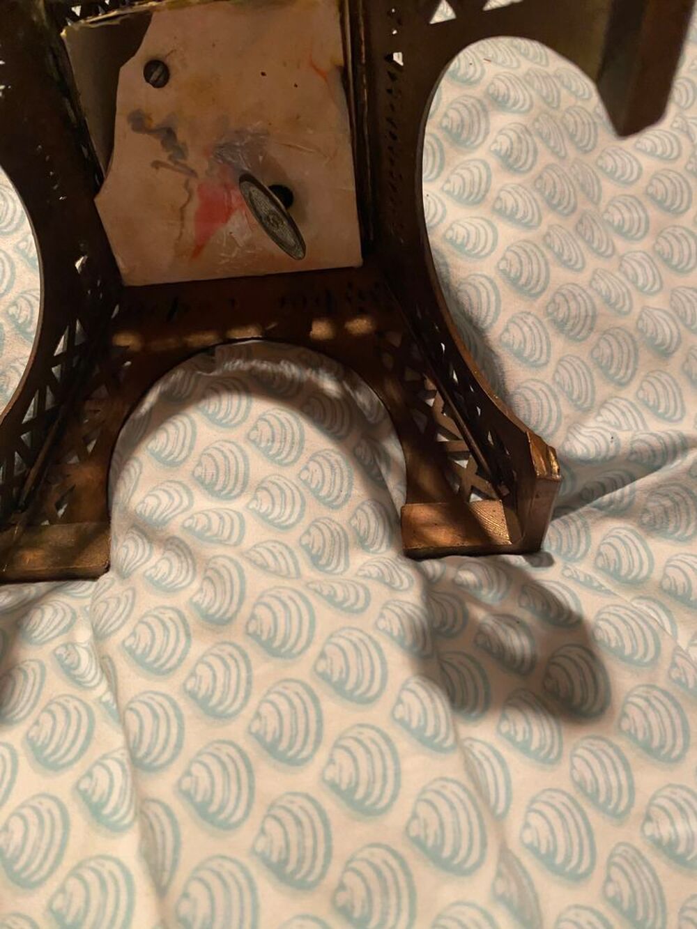 Tour Eiffel laiton bo&icirc;te musique auteur 34 cm tr&egrave;s bon &eacute;tat Décoration