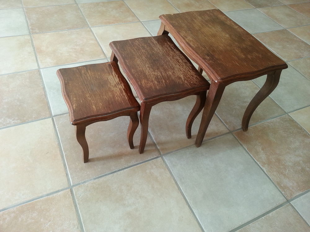 Ensemble de 3 tables gigognes. Meubles